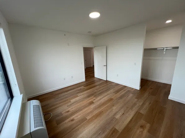 174 West 7th Street image 7 of 26