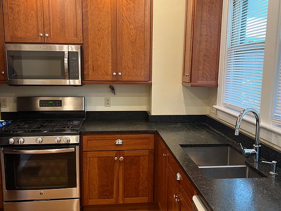 5th image of 323 E Kelso Rd