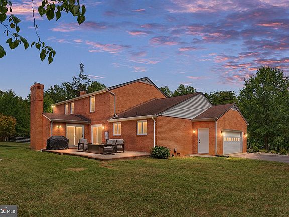 3rd image of 8250 Singing Wood Ct