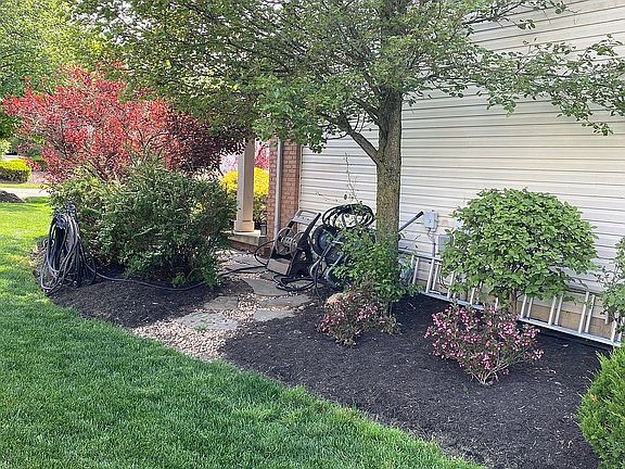 4th image of 667 Canterbury Ln
