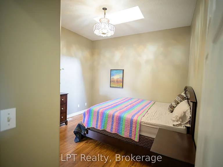 317 Queen St #302 — Photo 28