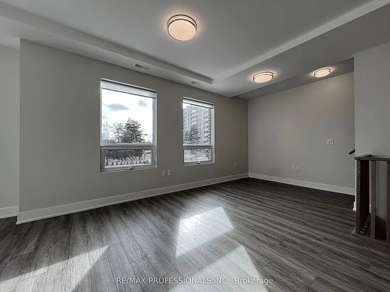 62 Dixfield Dr #123 — Photo 6
