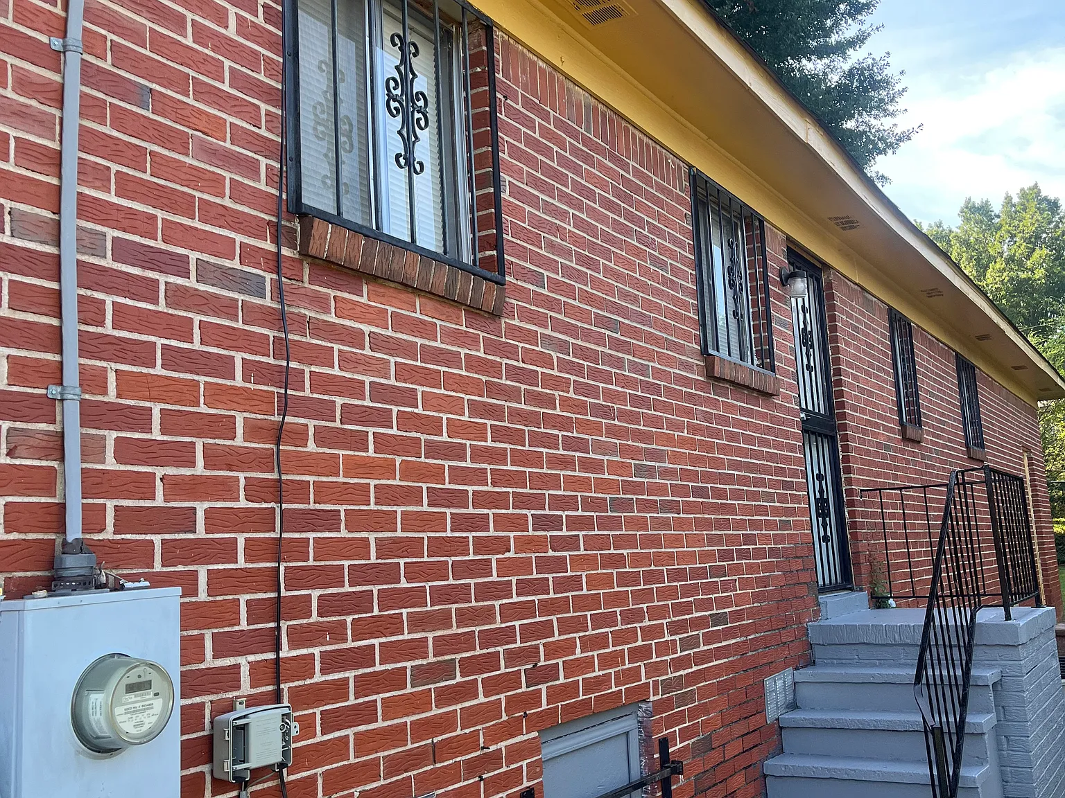 3 bed, 1069 sqft, $1,050 — Photo 2