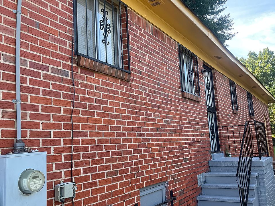 2nd image of 1905 Jackson Ave SW