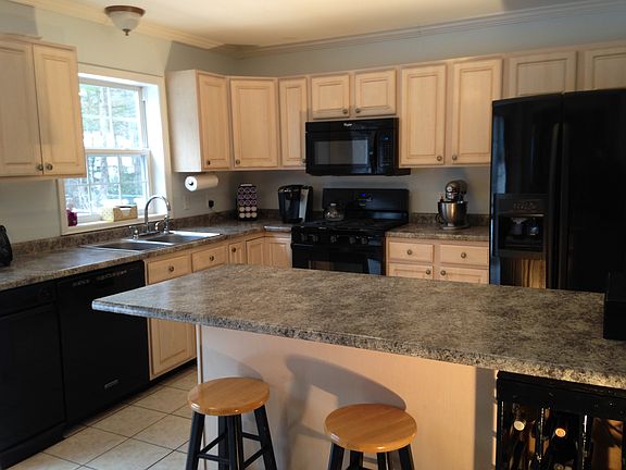 4th image of 590 Acland Blvd