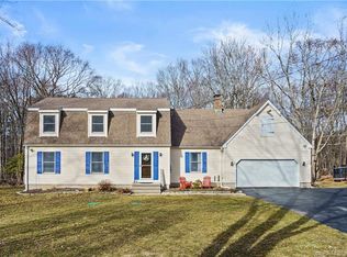 36 Bittersweet Dr, Gales Ferry, CT 06335