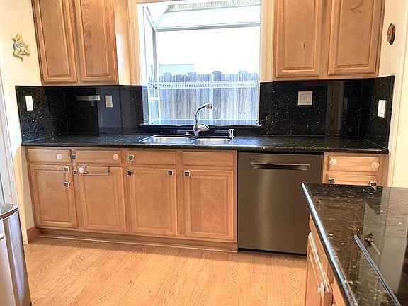 5th image of 745 Coleman Ave