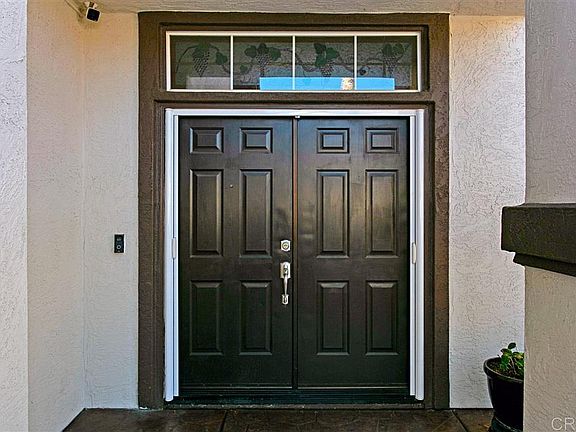 3rd image of 552 Sonoma St