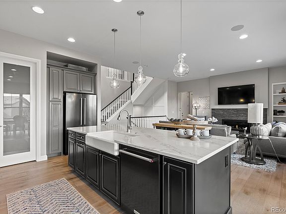 3rd image of 485 Meadowleaf Lane