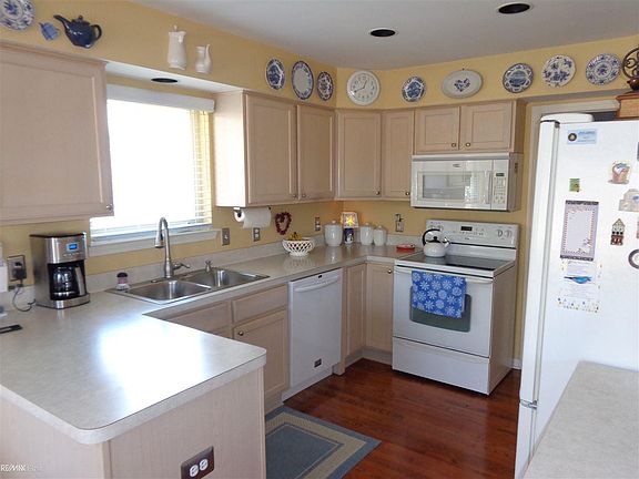 3rd image of 13857 Elmbrook Dr