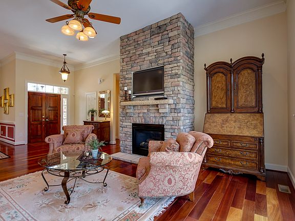 5th image of 2246 Metcalf Dr