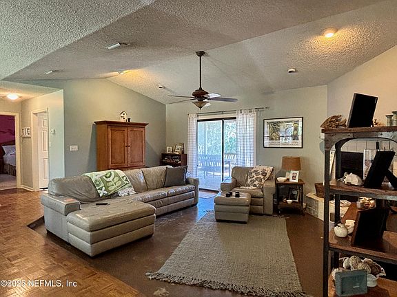 3rd image of 119 PALM VALLEY WOODS Drive