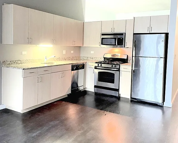 235 W Van Buren St #2521 — Photo 2