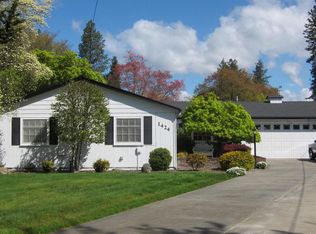 1424 SW Cypress St, Grants Pass, OR 97526