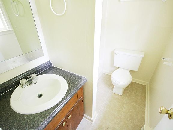 3rd image of 416 Pinoak Dr
