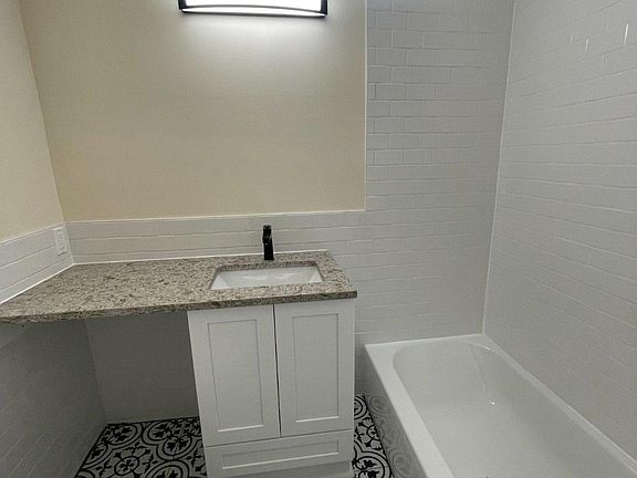 4th image of 2411 Tremont St #2