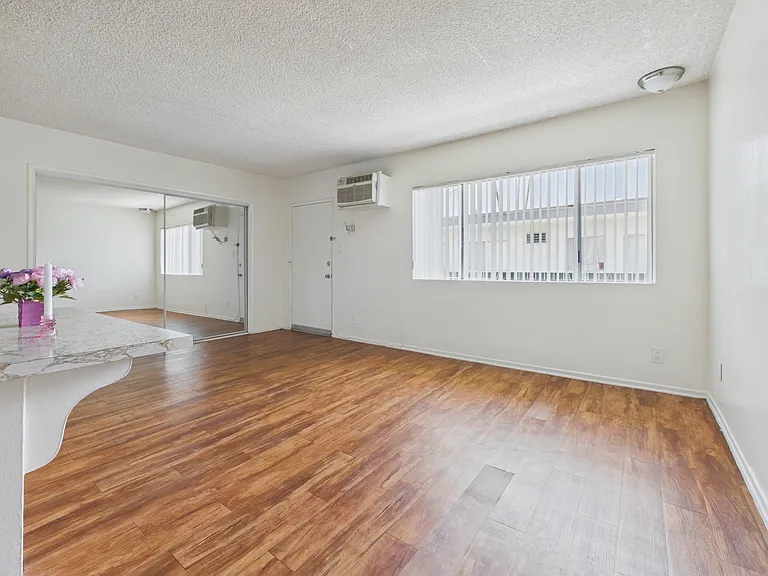Sepulveda Manhattan Apartments — Photo 33