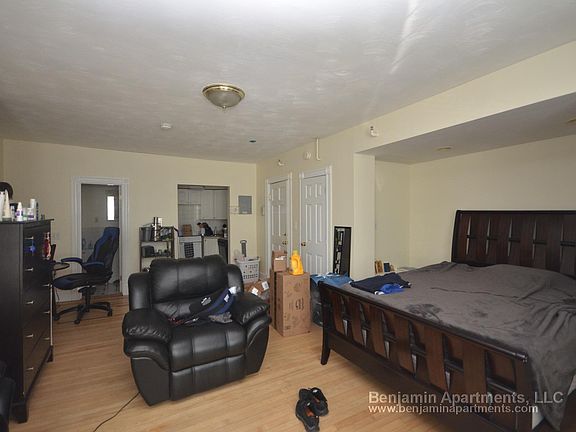 2nd image of 300 Marlborough St #200