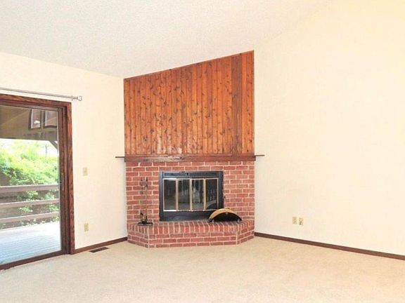 5th image of 1085 Clark Ave