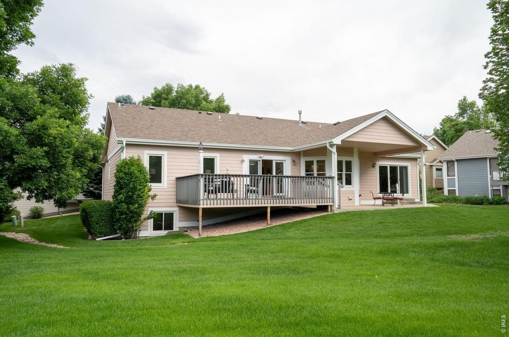 900 Ashford Ln