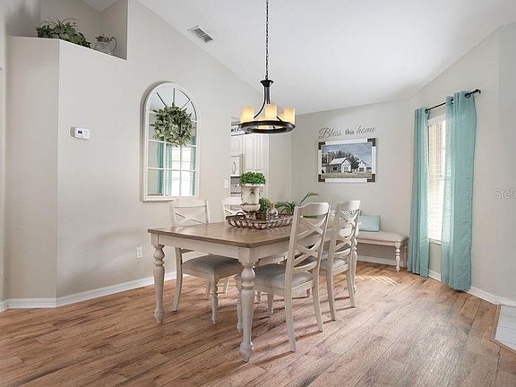 5th image of 2107 King Richards Ct
