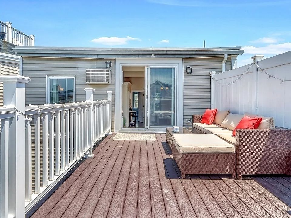 1st image of 439 W 4th St #3
