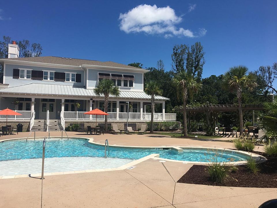 Pool/Clubhouse