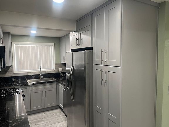 4th image of 571 Joann St