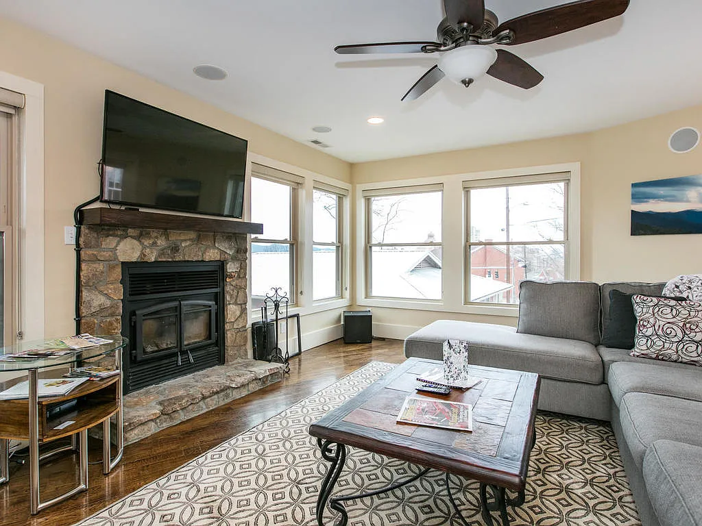 1 bed, 1.5 bath, 1200 sqft, $2,600 — Photo 1