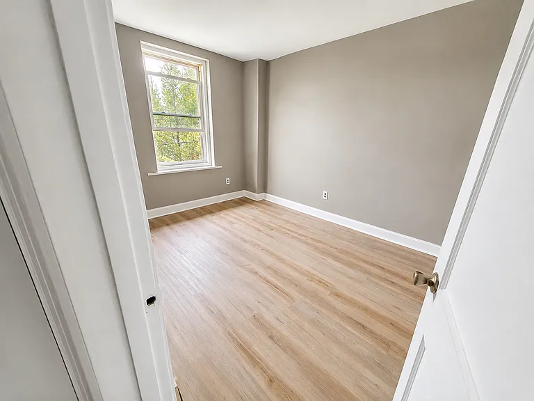 818 S Broom — Photo 8