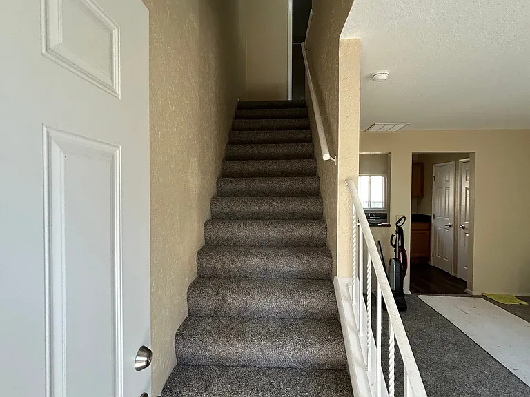 916 S Byrne Rd — Photo 2