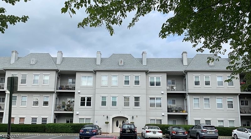 1st image of 722 BRITTANY DR