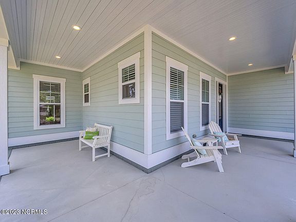 5th image of 3752 Friendly Orange Court NE
