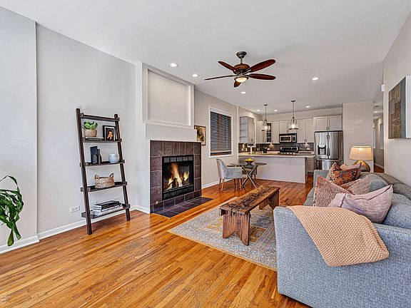 3rd image of 2418 W Cortland St #1