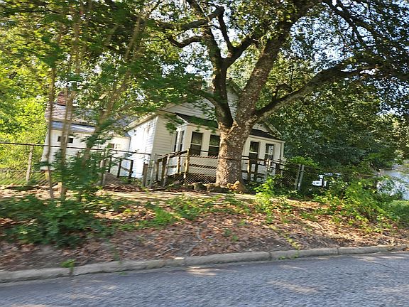 3rd image of 149 Senn St