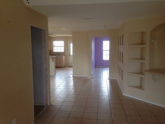 2nd image of 809 Zelma St