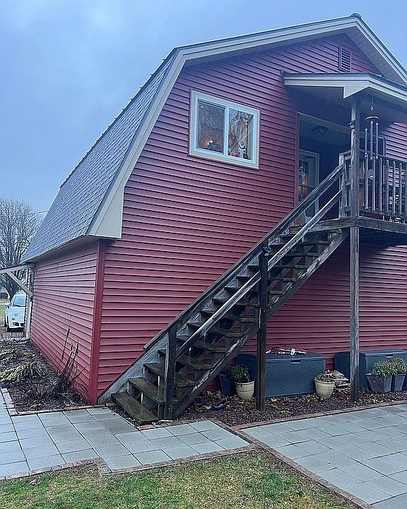 2nd image of 5 Pine St