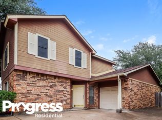 21 Regency Ln, Houston, TX 77088