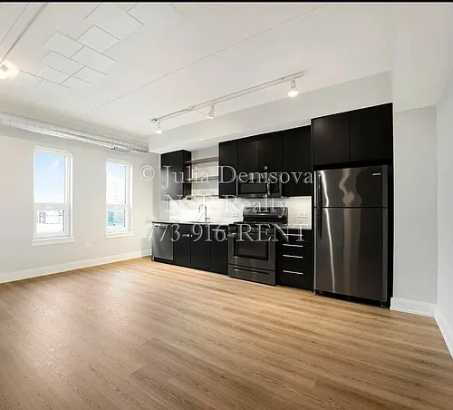 937 Belmont #604 Photo 1