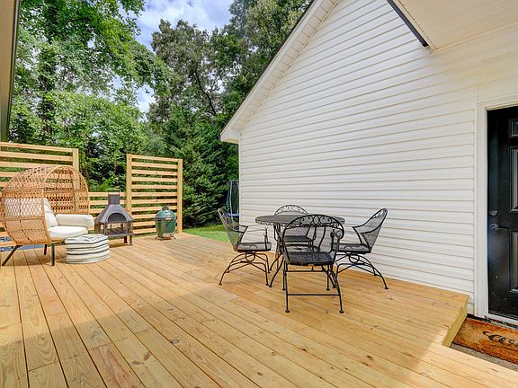 3rd image of 808 Montacres Ln