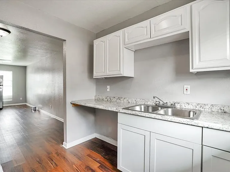 Dabney Apartments — Photo 13
