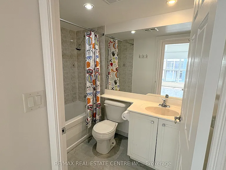 250 Wellington St W #1729 — Photo 7