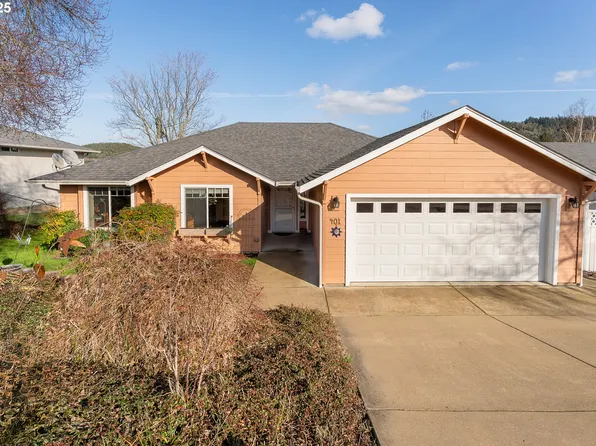 401 Sunnyside Dr, Winston, OR 97496