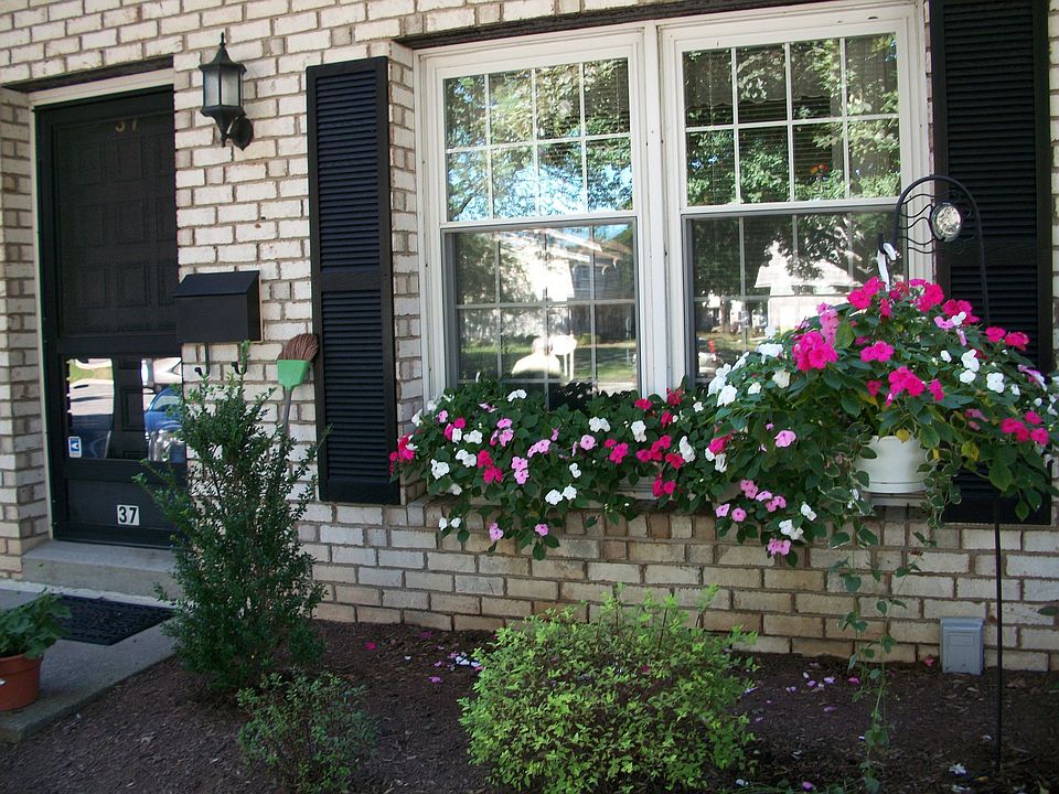 37 Corey Colonial