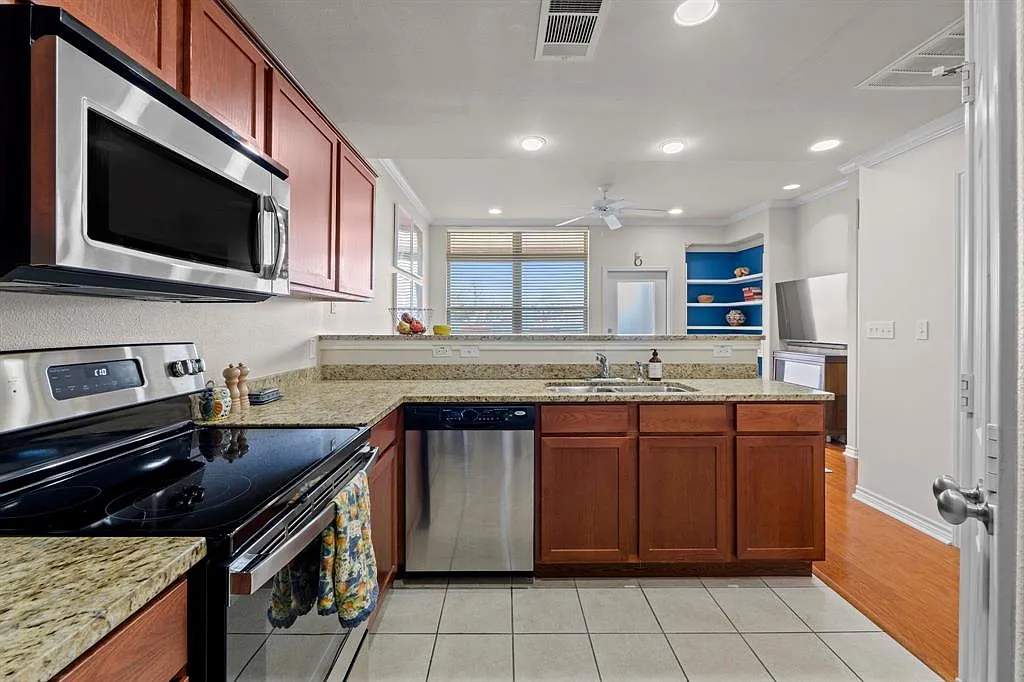 2 bed, 2.5 bath, 1147 sqft, $2,490 — Photo 3