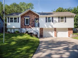 3004 S Sweet Briar Dr, Independence, MO 64057