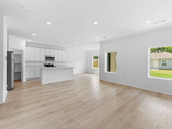 4th image of 8205 Stacey Ln