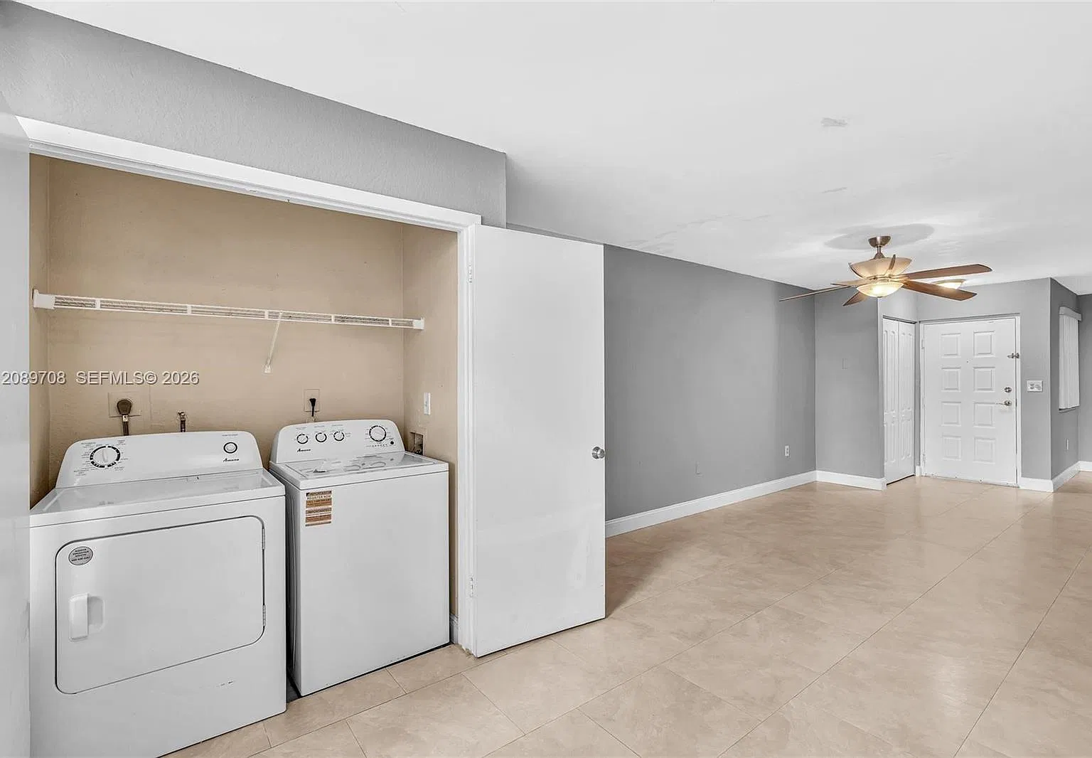 2820 N Oakland Forest Dr — Photo 2
