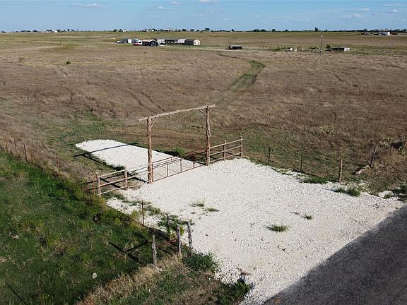 2nd image of 2801 County Road 211
