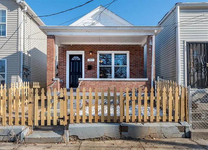 707 Camp St photo 1